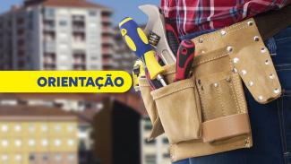 Banner horizontal com foto em close de um cinto de ferramentas preso à cintura de um homem, com chaves de fenda e outros utensílios. Ao fundo, pode-se ver construções. Sobre a foto, em tarja amarela, o texto "Orientação". 