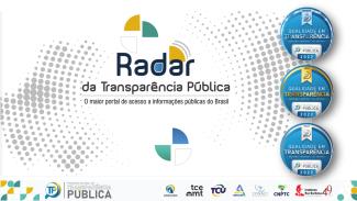 Banner horizontal. Sobre fundo branco, no centro, o logo do Radar da Transparência Pública, formado, também, pelo texto “O maior portal de acesso a informações públicas do Brasil”, por diversos círculos cinza e por detalhes em amarelo, azul e verde. Na lateral direita, os Selos de Qualidade em Transparência Pública, nas categorias Diamante, Ouro e Prata. Na parte inferior, os logos do Programa Nacional de Transparência Pública, da Atricon, do TCE/MT, do TCU, da Abracom, do Conaci, do CNPTC e do IRB. 