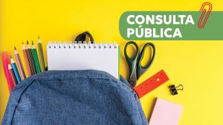 Banner horizonta, com fundo amarelo e imagem de uma mochila azul. Da mochila saem materiais escolares, como lápis, caderno, tesoura e régua. No alta, sobre uma faixa verde e em letras brancas está escrito "Consulta publica".