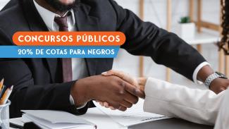 Banner horizontal com a imagem de parte de duas pessoas negras, sendo uma mulher e um homem, de mãos dadas. Sobre a imagem, no canto superior esquerdo, os textos “Concursos Públicos” e “20% de cotas para negros”, em fonte branca e sobre tarjas laranja e azul, respectivamente. 