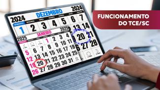 Banner horizontal com foto de uma pessoa mexendo em um laptop. Na tela do notebook, aparecem dois calendários sobrepostos. O de baixo mostra o mês de dezembro, com o dia 20 circulado. O de cima mostra o mês de janeiro, com o dia 20 também circulado. Sobre a foto, na lateral direita, em tarja vermelha, o texto “Funcionamento do TCE/SC”. 