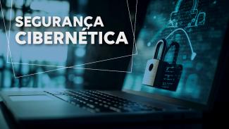 Banner horizontal com foto, com pouca luz, de um notebook aberto. Na tela, desenhos azuis de fundo. Dela, sai um cadeado 3D. Na lateral esquerda, o título “Segurança cibernética”, em fonte branca. 