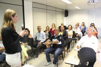 Auditora do TCE/SC Sabrina Nunes Iocken capacita servidores do Tribunal de Contas sergipano para gestão de contratos  