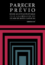Banner vertical preto. Na parte superior, o título Parecer Prévio, destacado em maior tamanho, e o texto Sobre as contas prestadas pelo governador do Estado de Santa Catarina - exercício 2014, em fonte branca. Abaixo, parte da logomarca do TCE/SC, composta por linhas bordôs e cinzas formando um quadrado.  