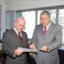Presidente do TCE/SC entrega lista de agentes públicos com contas irregulares aoTRE