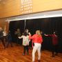  Público interno participa de aula de ginástica divertida