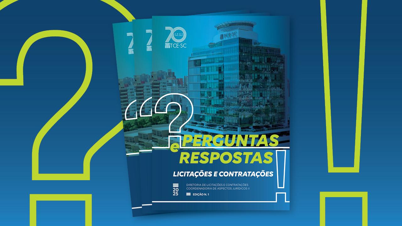 Banner horizontal com fundo em tons de azul e elementos gráficos de interrogação e exclamação em verde. Ao centro, três capas sobrepostas da publicação de perguntas e respostas da DLC. A capa contém a imagem da sede do TCE/SC, com filtro azul, o título em destaque, o ano da edição e o selo comemorativo aos 70 anos do TCE/SC. 